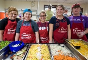 The Bowery Mission Hundreds Of Good Hearted New Yorkers Volunteer Their Time To Help Those In Need